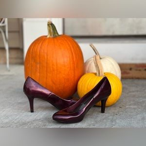 Maroon closed round toe short heel